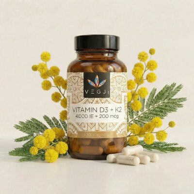 VEGJi Vitamin D3 + K2 zwischen Blüten und Kapseln
